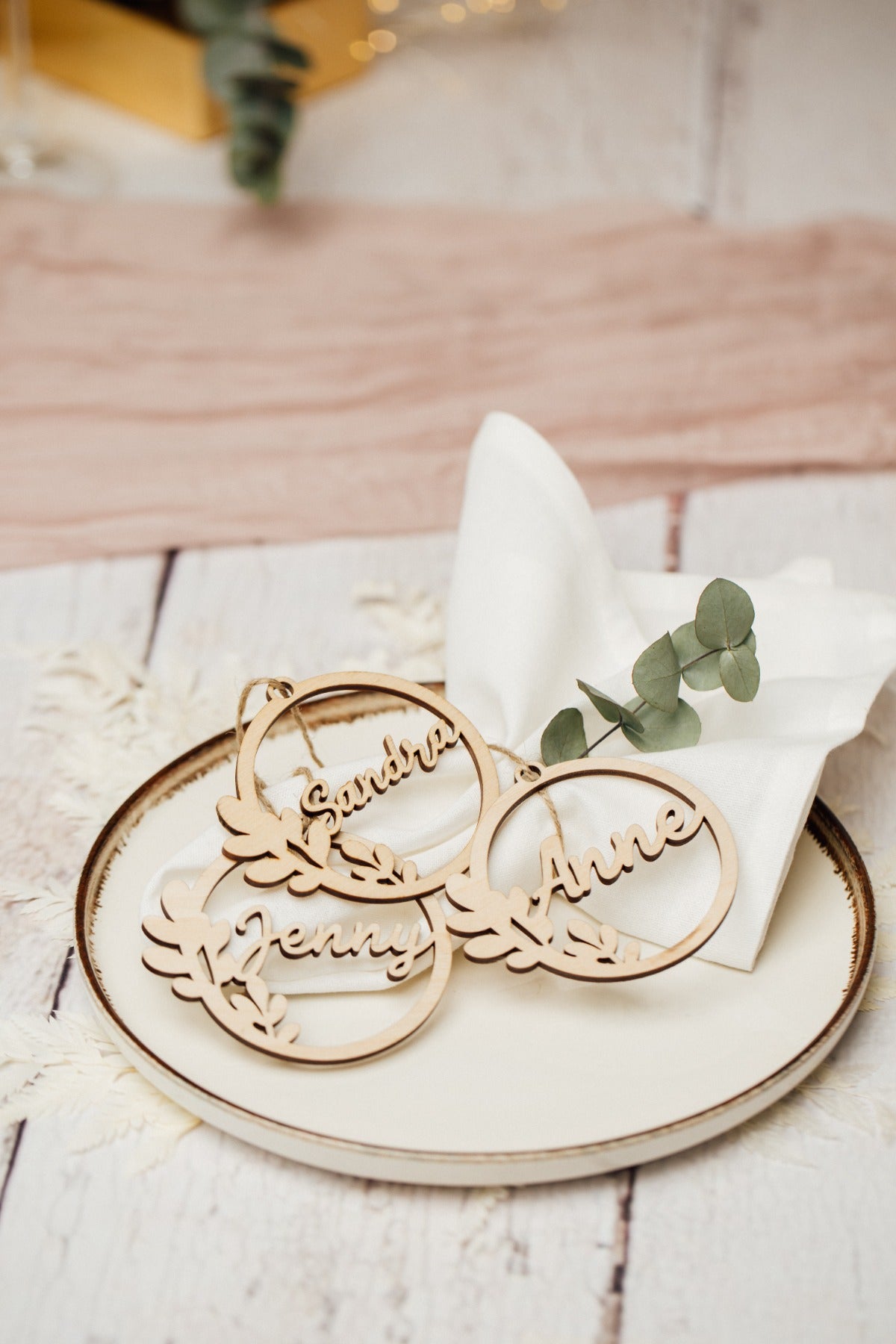 Personalisierte Tischkarten aus Holz zur Hochzeit – Bild 4